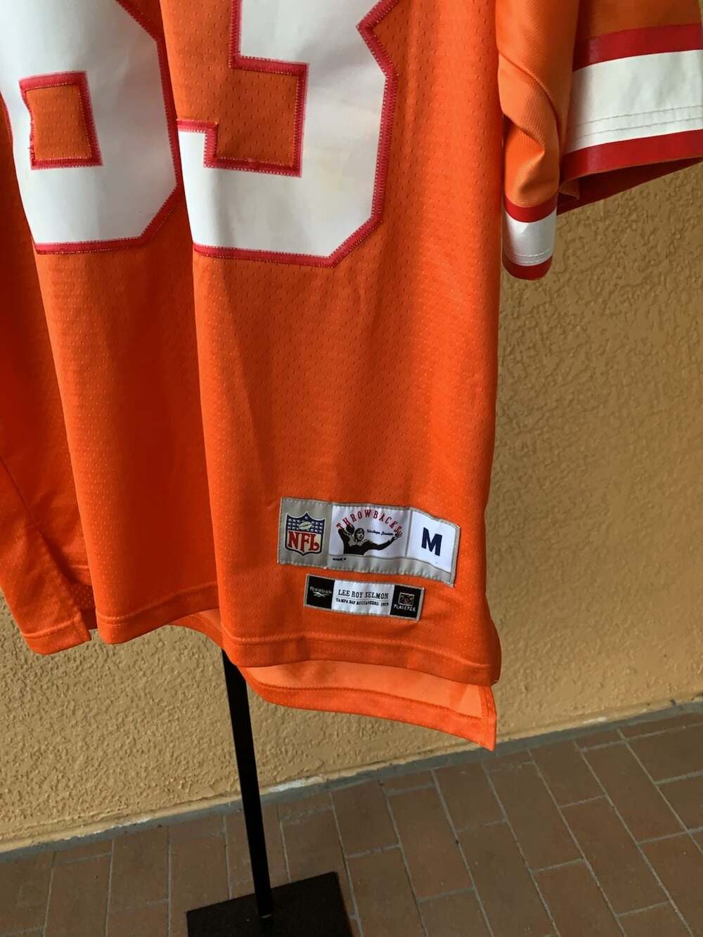 Reebok NFL Classic Tampa Bay Buccaneers Lee Roy Selmon 63 Throwback Jersey Size - Picture 2 of 6